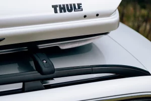 Vehicle roof rack with cargo box for travel